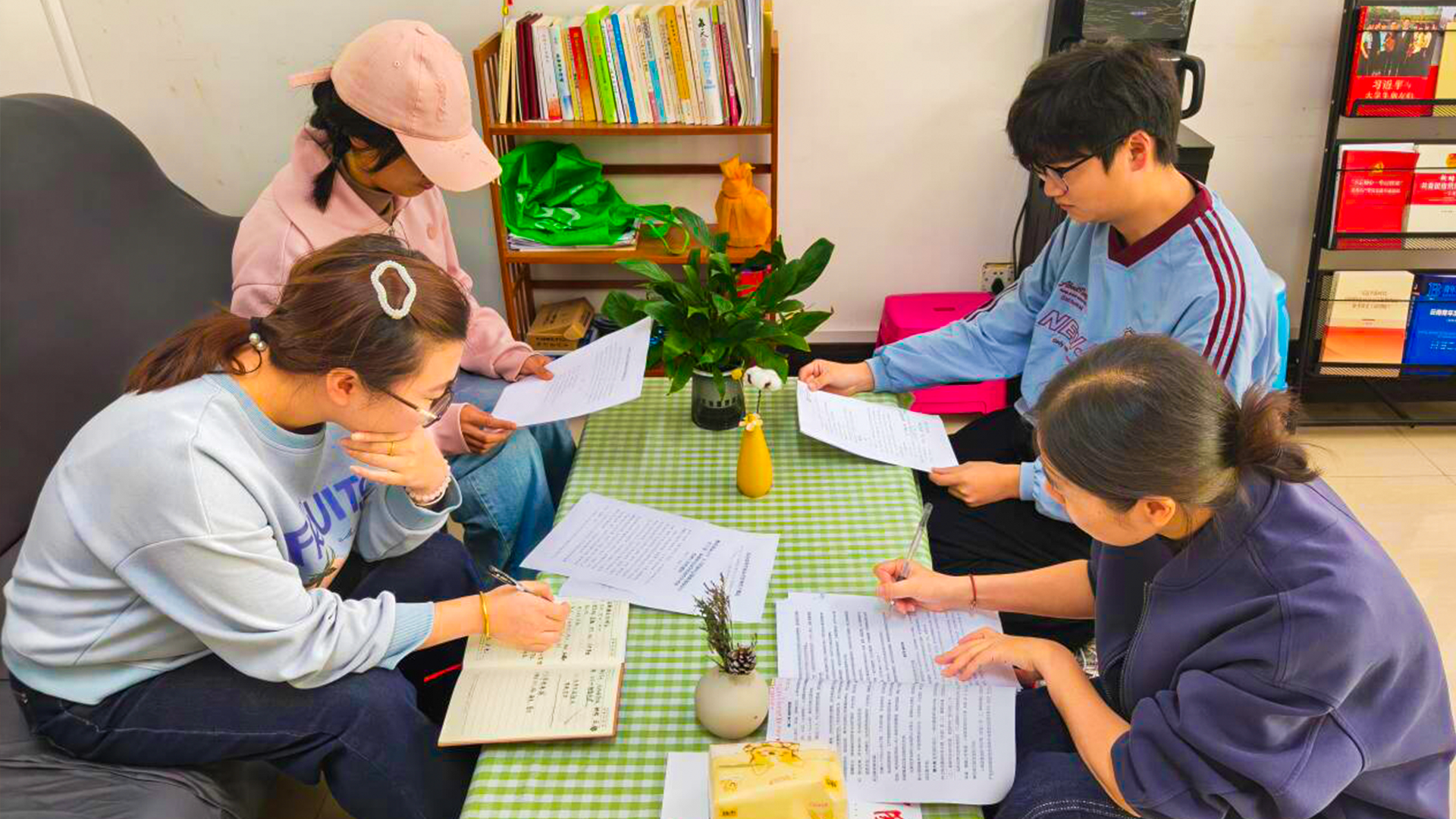 1762741506067049627.png 696e99b876b04fe208198b982569a781.png